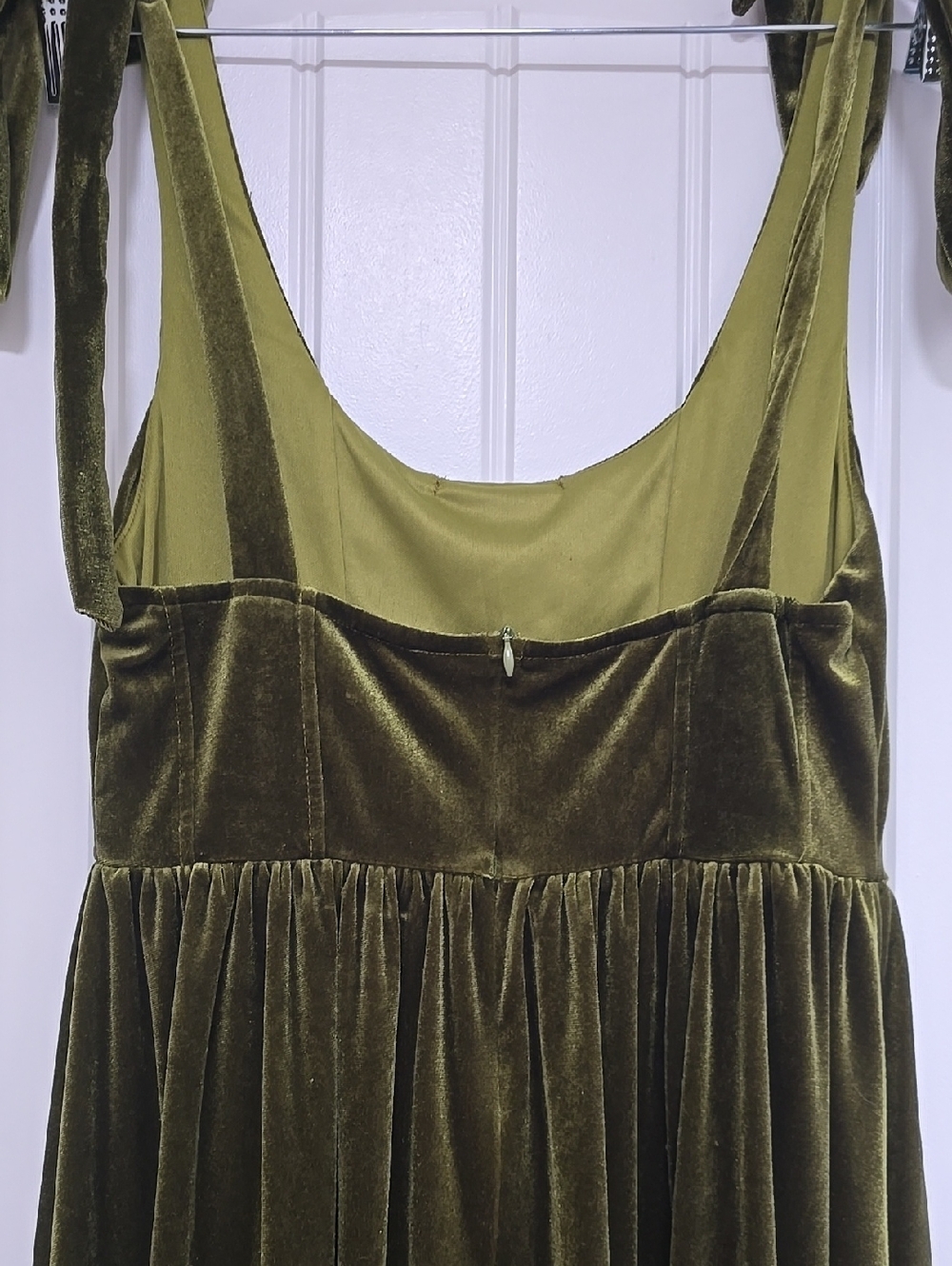 NWT CIDER Scoop Neck Olive Green Velvet Midi Dress with Tie Straps - Picture 8 of 9